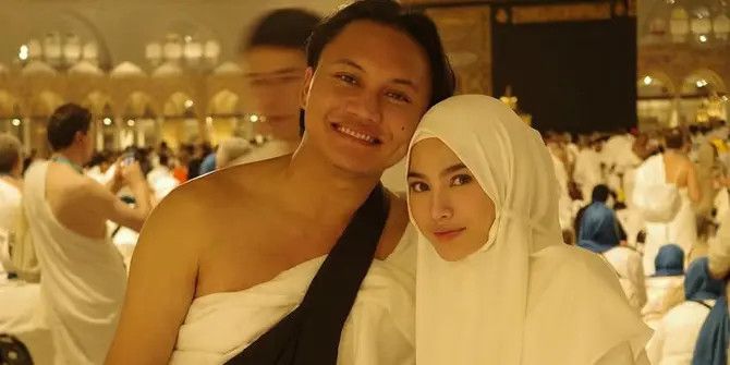 8 Potret Cantik Mahalini Pakai Hijab saat Umrah Perdana Bareng Rizky Febian Meski Sedang Hamil Anak Pertama, Pesona Bumil Bikin Pangling