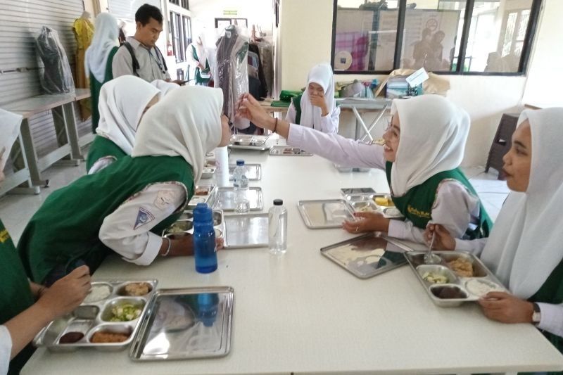 Program Makan Bergizi Gratis di Mataram: Ribuan Siswa Terbantu