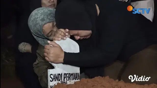 Meski Pelaku Belum Ditemukan Jenazah Aktor Sandy Permana Langsung Dimakamkan Minggu Malam, Ini Alasannya