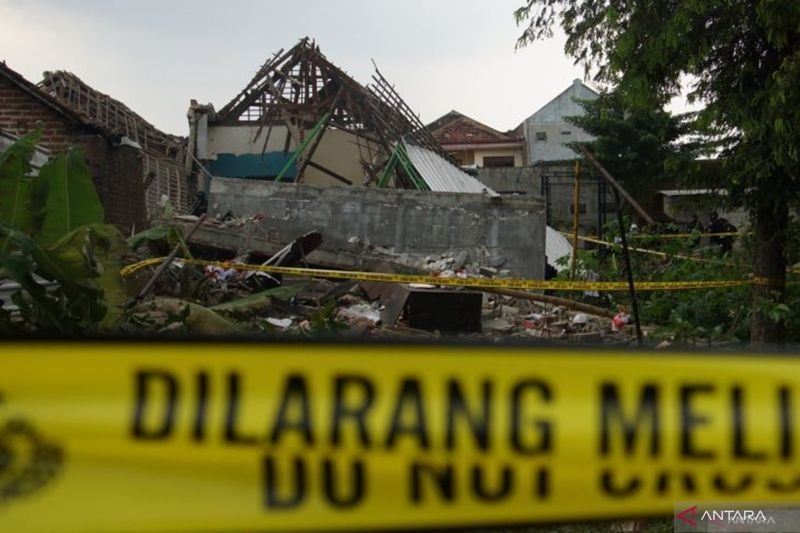 BPBD Mojokerto Salurkan Bantuan Pasca Ledakan Rumah, 10 Rumah Terdampak