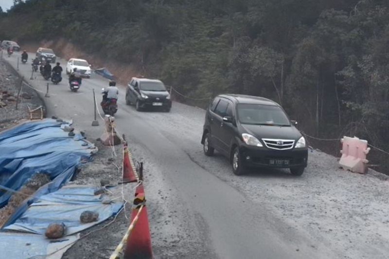 Jalan Lintas Riau-Sumbar Km 106-107 Sudah Dua Arah, Waspada Hujan Lebat!