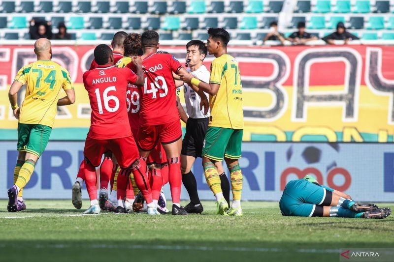 Apresiasi Pelatih Persebaya & Malut United untuk Wasit Asing di Liga 1