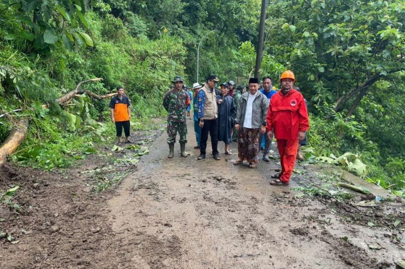 Longsor di Kudus: Akses Jalan Tertutup, BPBD Bergerak Cepat