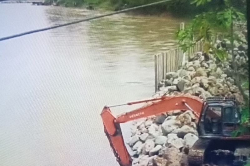 Penahan Tebing Sungai Batang Pasaman: Progres 30%, Antisipasi Banjir di Pasaman Barat