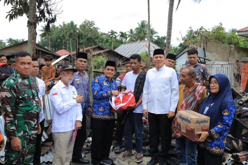 Pemkab Pasaman Beri Bantuan Rp15 Juta untuk Korban Kebakaran