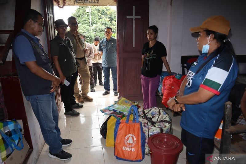 Erupsi Gunung Ibu: 221 Pengungsi, Status Awas, dan Evakuasi Terus Berlanjut