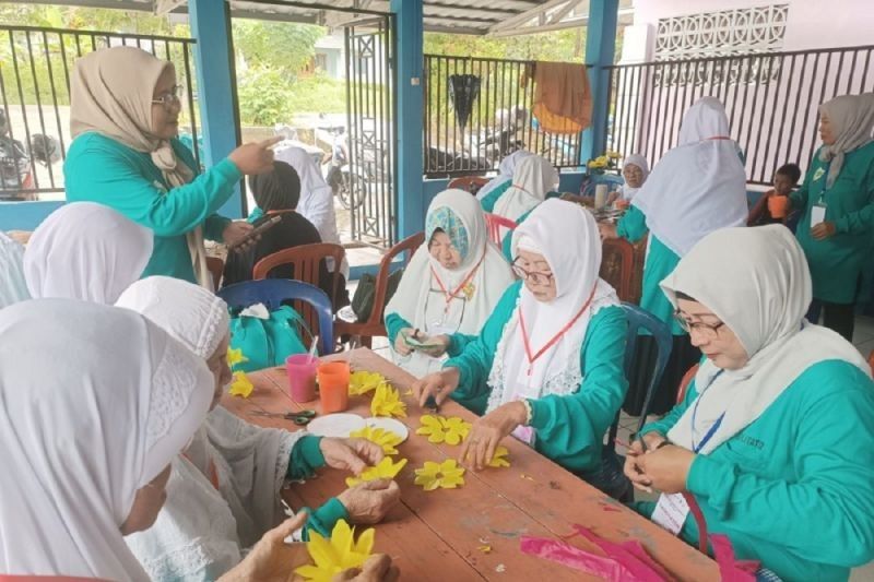 PT Timah Dukung Sekolah Lansia Berdaya di Bangka Barat