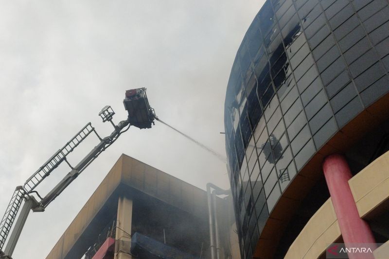 Puslabfor Polri Terkendala Asap, Penyelidikan Kebakaran Glodok Plaza Terhambat