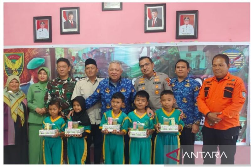 Kodim 0431/BB Gelar Program Dapur Masuk Sekolah di SDN 15 Mentok, Bangka Barat