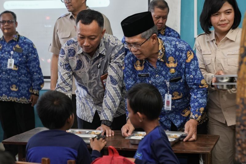 Peninjauan Makan Bergizi Gratis (MBG) di Sleman oleh Kepala Kantor Komunikasi Presiden