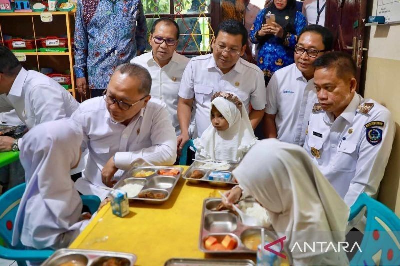 Menko Pangan Harap MBG Tingkatkan IQ Anak Indonesia