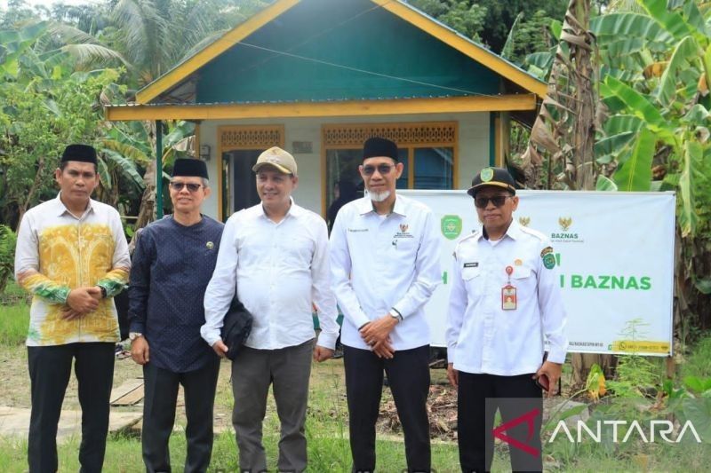 Tapin Salurkan Bansos untuk Tekan Kemiskinan Ekstrem