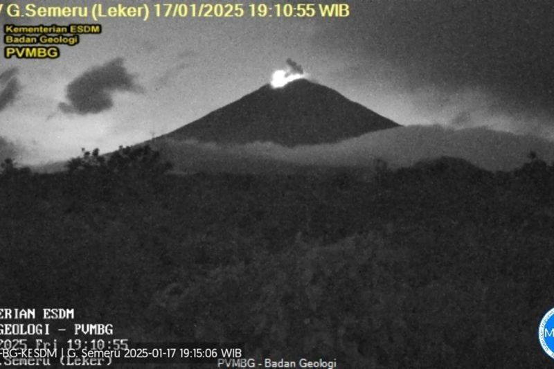 Semeru Erupsi: Letusan 400 Meter, Status Waspada Tetap Berlaku