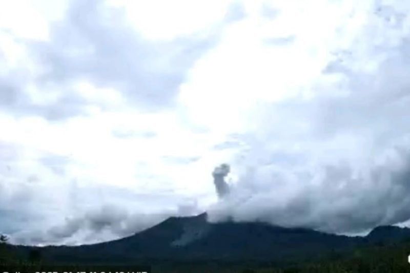 Gunung Ibu Meletus 34 Kali, Status Awas! Radius 5 Km Steril