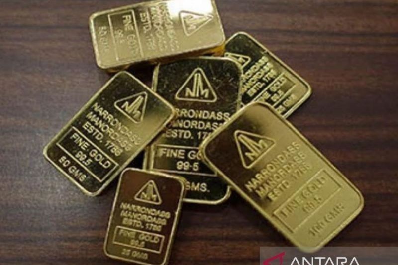 Harga Emas Antam Turun Rp7.000 per Gram