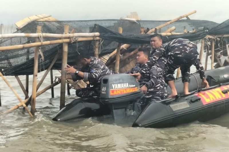 TNI AL Bongkar Pagar Laut Ilegal di Tangerang Atas Perintah Presiden