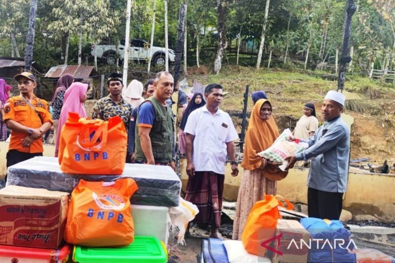 Bantuan Pemkab Aceh Barat untuk Korban Kebakaran di Desa Lancong