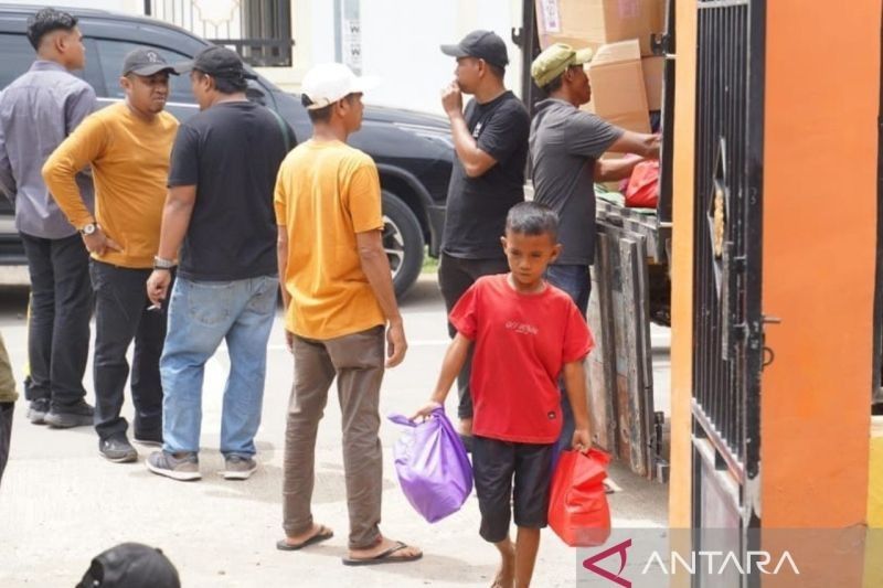 Gubernur NTB Terpilih Salurkan Bantuan untuk Korban Banjir Sumbawa