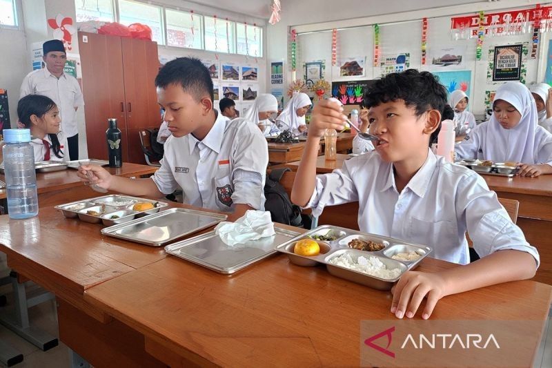 Pakar Kritik Penggunaan Cukai Rokok untuk Program Makan Bergizi Gratis