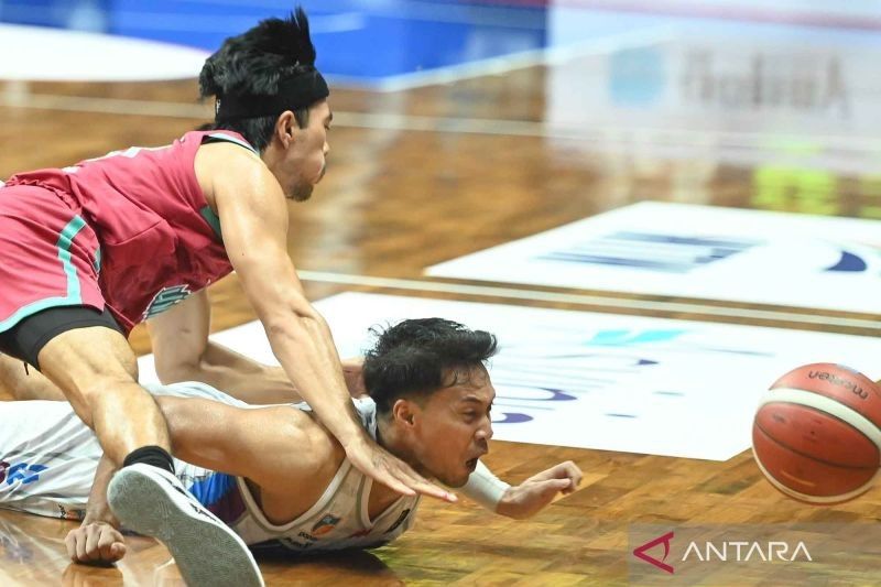 Laga IBL Bali United vs Prawira Bandung Dihentikan, Lapangan Licin!