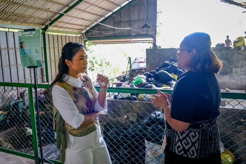 Wamenpar Apresiasi Pengelolaan Sampah di Monkey Forest Bali untuk Pariwisata Berkelanjutan