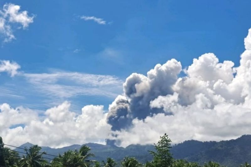 Gunung Dukono Erupsi, Semburkan Abu Vulkanik 1,1 Km