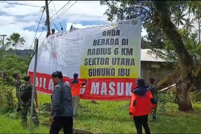 BNPB Pasang Sirene Peringatan Erupsi Gunung Ibu di Halmahera Barat