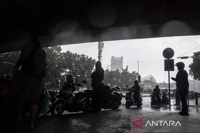 Hujan Ringan Diprediksi Guyur Jakarta Sepanjang Senin