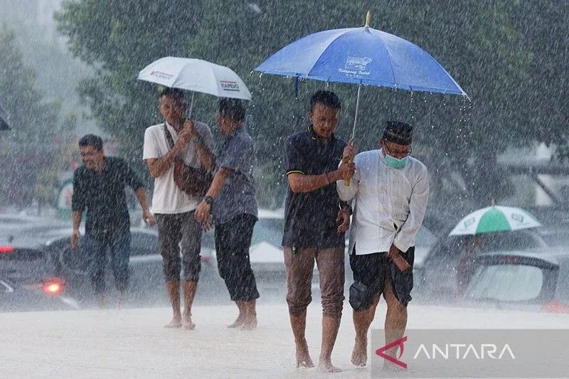 Prakiraan Cuaca BMKG: Hujan Ringan di Beberapa Kota Besar Senin