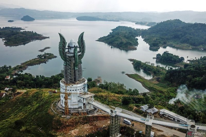 Prabowo Resmikan Proyek Kelistrikan Nasional di 18 Provinsi