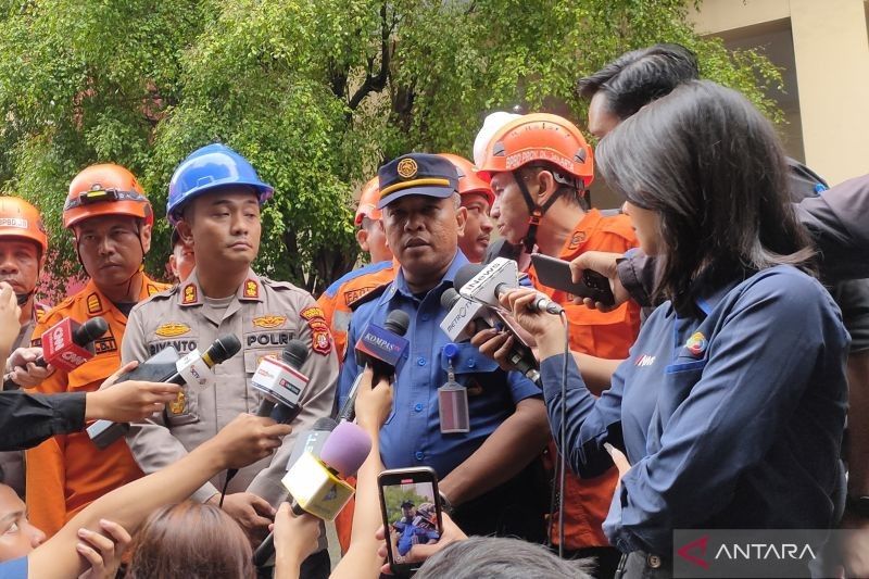 Kesulitan Evakuasi Korban Kebakaran Glodok Plaza: Lantai Ambruk Jadi Hambatan Utama