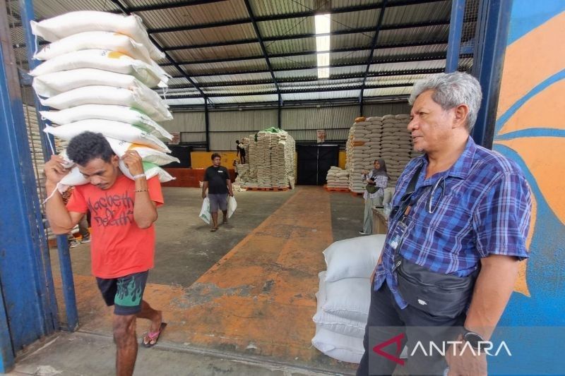 Bulog Manokwari Siap Pasok Beras Premium untuk Program Makan Bergizi