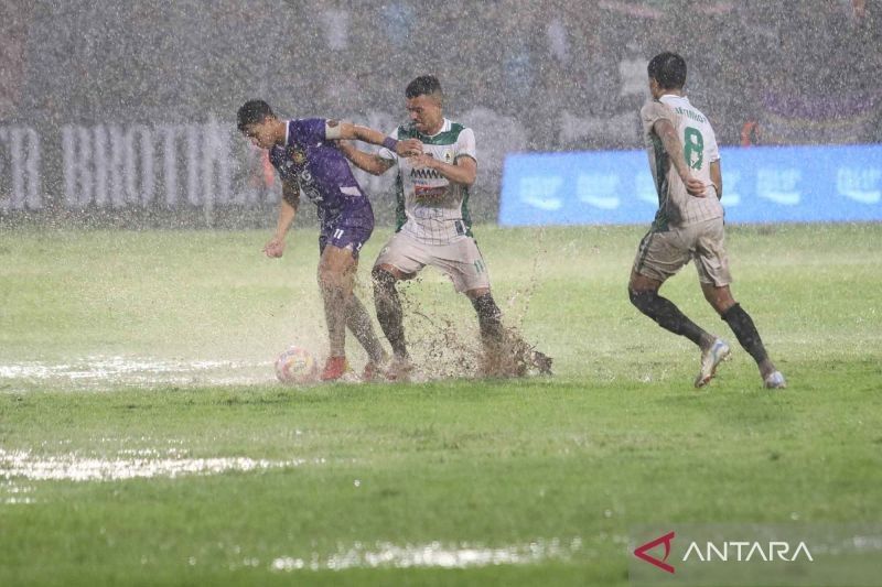 Debut Riko Simanjuntak Bersama PSS Sleman: Satu Poin di Tengah Hujan