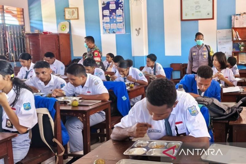 Program Makan Bergizi Gratis di Manokwari: Dampak Positif Bagi Siswa