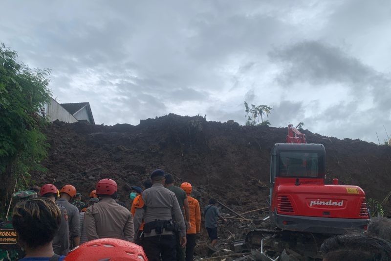 Tragedi Longsor Ubung: Delapan Buruh Proyek Jadi Korban, Tiga Selamat