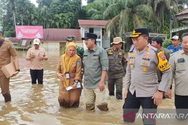 Banjir Tanjabbar: Ribuan Jiwa Terdampak, Jalan Lintas Timur Sumatera Putus