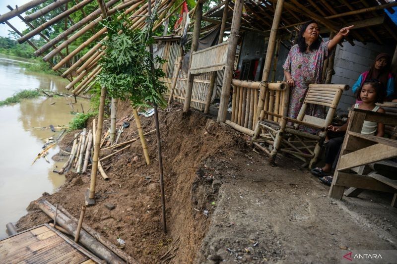 Abrasi Sungai Ciujung Ancam 15 Rumah Warga Banten