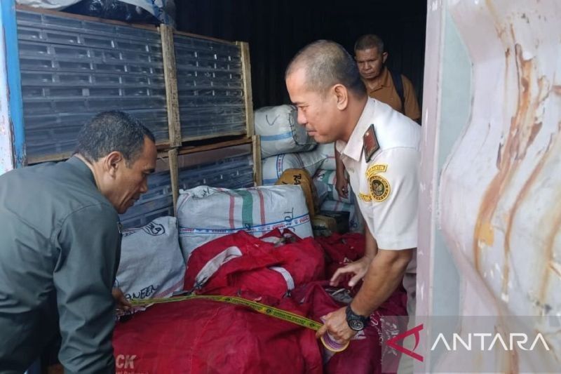 BKHIT Maluku Gagalkan Penyelundupan 80 Kg Sirip Hiu Ilegal