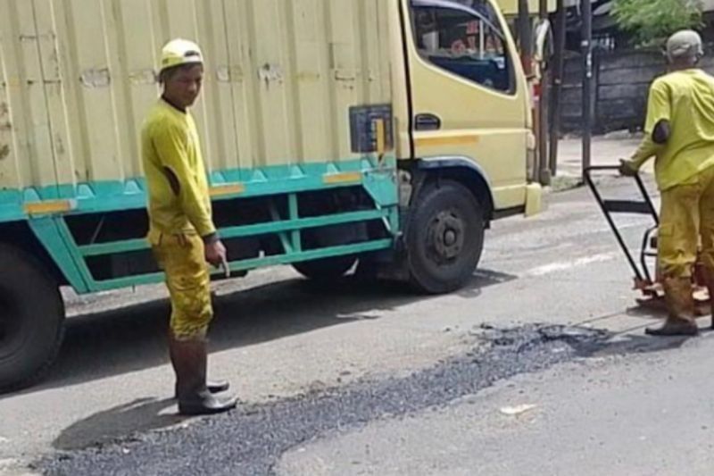 25 Lubang di Jalan Akses Marunda, Jakarta Utara, Telah Diperbaiki