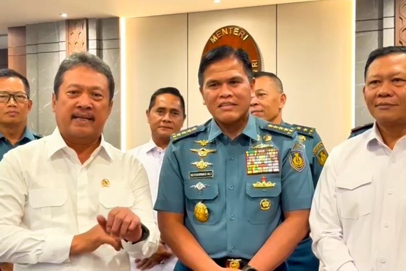 Menteri Trenggono dan TNI AL Bongkar Pagar Laut Tangerang