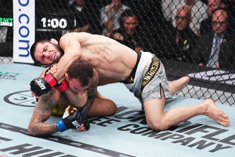 Makhachev Pertahankan Gelar Juara UFC, Kalahkan Moicano di Ronde Pertama