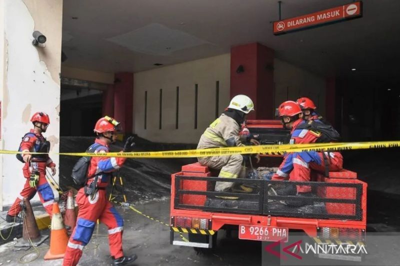 Kebakaran Glodok Plaza: Enam Korban Diduga Kru Pesawat