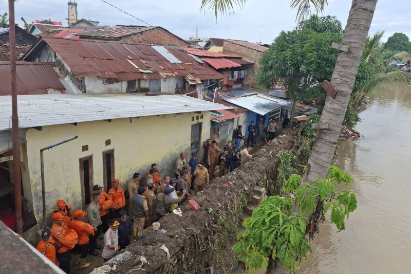 Penjabat Gubernur Lampung Segera Keruk Sedimen Sungai Way Belau Pasca Banjir