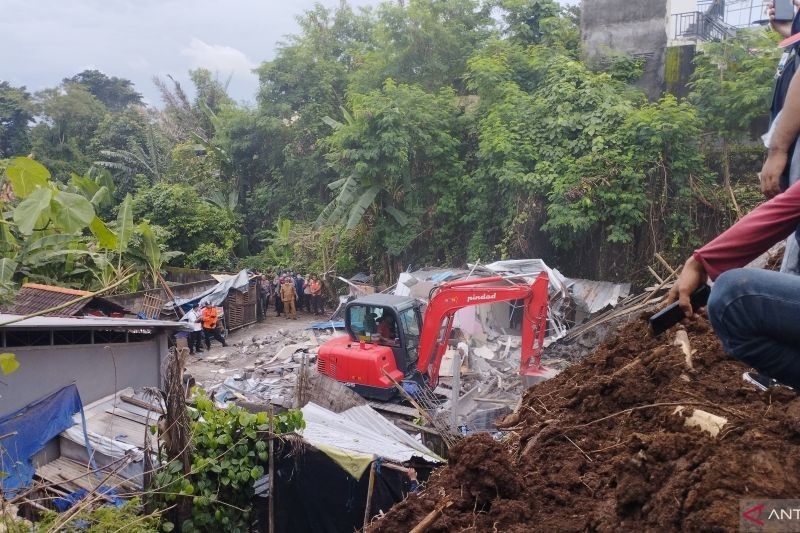 Basarnas Cari Dua Korban Longsor Ubung, Denpasar