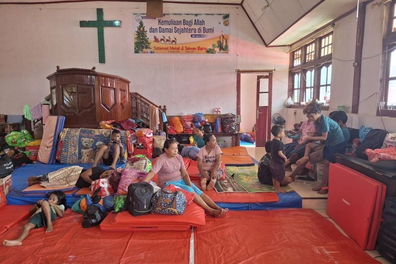 Erupsi Gunung Ibu: 12 Lokasi Pengungsian Dibuka di Halmahera Barat