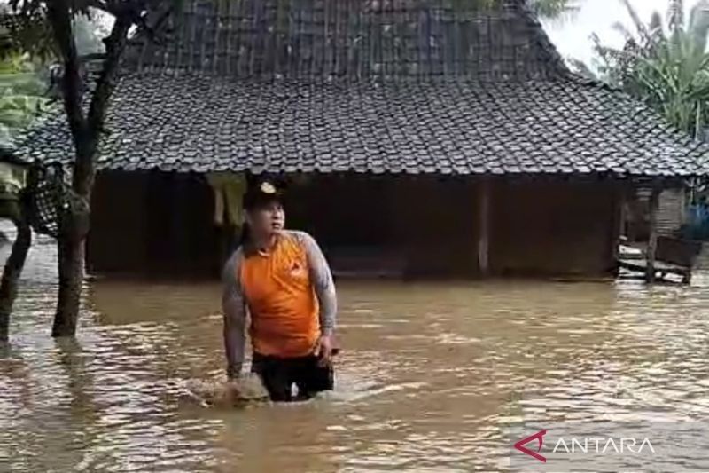 Banjir Grobogan: 54 Warga Mengungsi Akibat Jebolnya Tanggul Sungai Tuntang