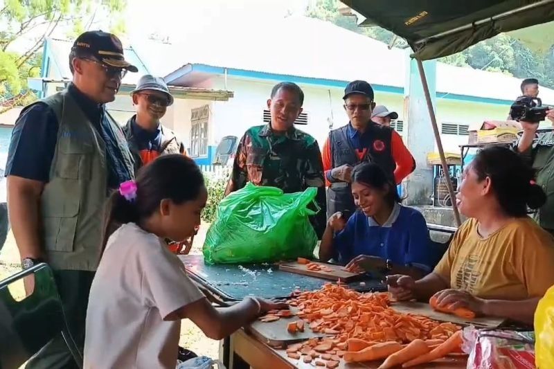 Stok Makanan Pengungsi Gunung Ibu Aman Hingga Pekan Depan