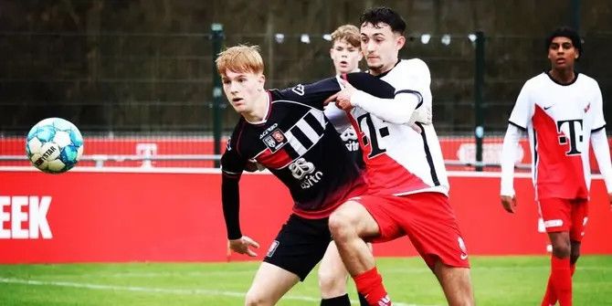 Landzaat Rms Jadi Asisten Pelatih Timnas, Denny Landzaat Diam-diam Pantau Eliano ...