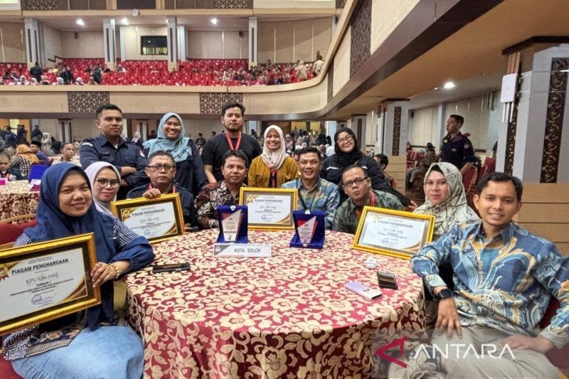 KPU Kota Solok Raih 4 Penghargaan Pilkada 2024 Terbaik Sumatera Barat