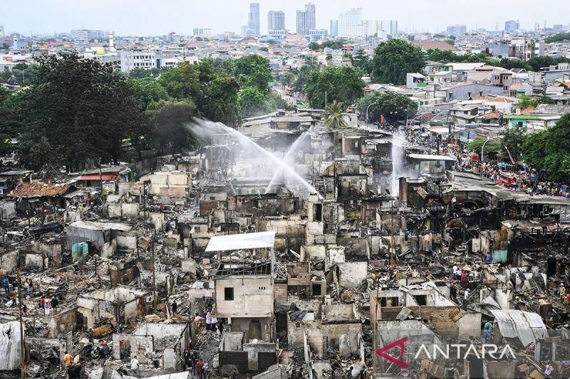 Jakpus Buka Posko Bantu Korban Kebakaran Kemayoran, Pulihkan Dokumen Kependudukan